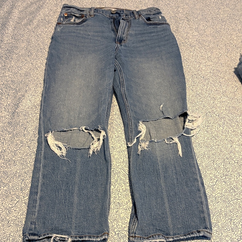 EUC Abercrombie & Fitch Medium Blue Straight-Leg Ripped Jeans 27/4